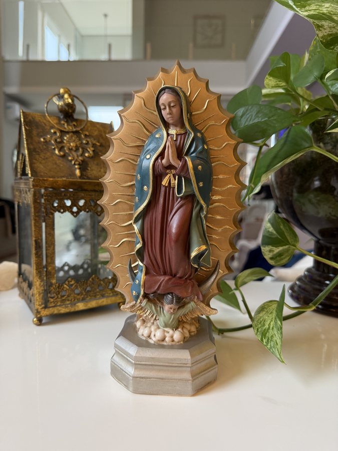 peça de arte sacra pintada à mão