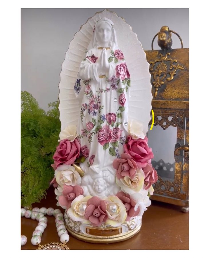 peça de arte sacra pintada à mão